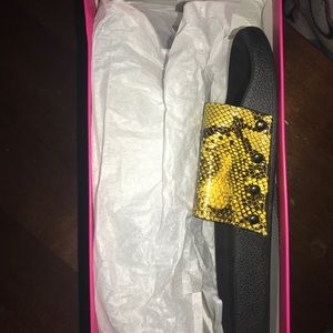 Flat sandals, Falicia Yellow snake Color